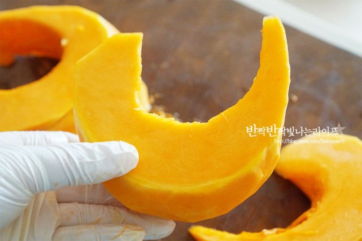 달콤한 별미 늙은호박전 레시피 2인분 35분 완성 평점 5.0점(26) 레시피 이미지 - 3