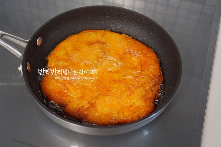 달콤한 별미 늙은호박전 레시피 2인분 35분 완성 평점 5.0점(26) 레시피 이미지 - 10