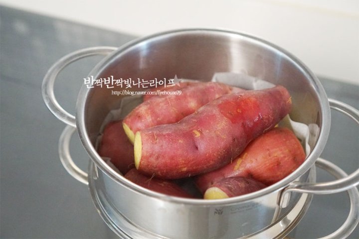 달콤하고 포슬포슬한 고구마찌는법 레시피 4인분 40분 완성 평점 4.9점(60) 레시피 이미지 - 8