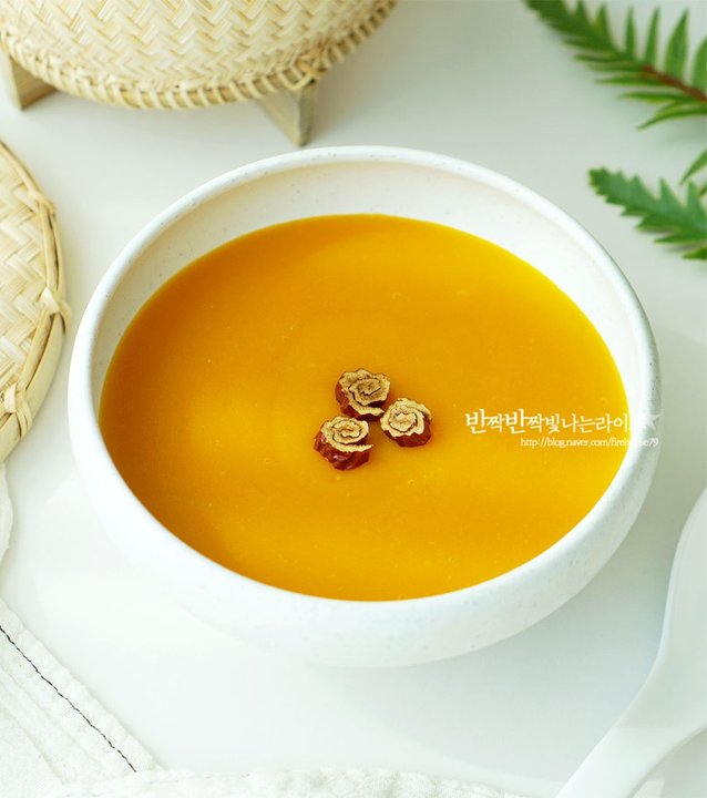 달콤하고 든든한 단호박죽 레시피 2인분 40분 완성 평점 4.8점(62) 레시피 이미지 - 1