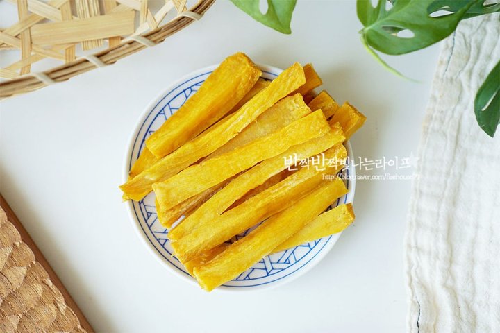 쫀득 말랑한 고구마말랭이 레시피 2인분 1시간 40분 완성 평점 5.0점(53) 레시피 이미지 - 1
