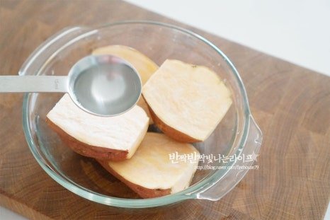 새콤달콤 고구마샐러드 고구마무스 레시피 2인분 30분 완성 평점 4.9점(88) 레시피 이미지 - 3