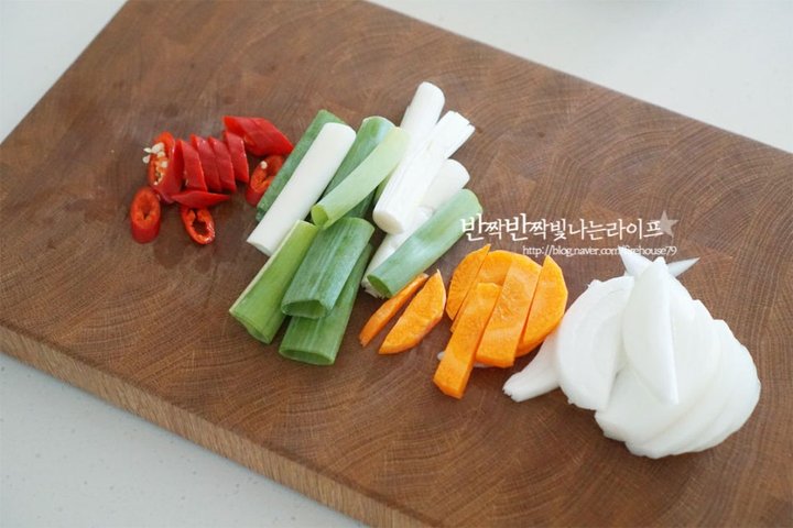 은은한 단맛의 뜨끈한 불고기전골 레시피 3인분 1시간 완성 평점 4.7점(87) 레시피 이미지 - 9