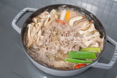 은은한 단맛의 뜨끈한 불고기전골 레시피 3인분 1시간 완성 평점 4.7점(87) 레시피 이미지 - 10