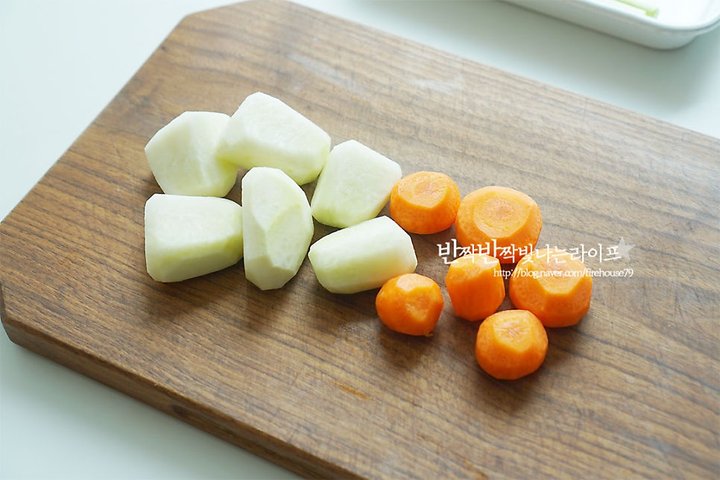 단짠단짠 쫄깃한 간장등갈비찜 레시피 4인분 1시간 40분 완성 평점 4.8점(16) 레시피 이미지 - 4