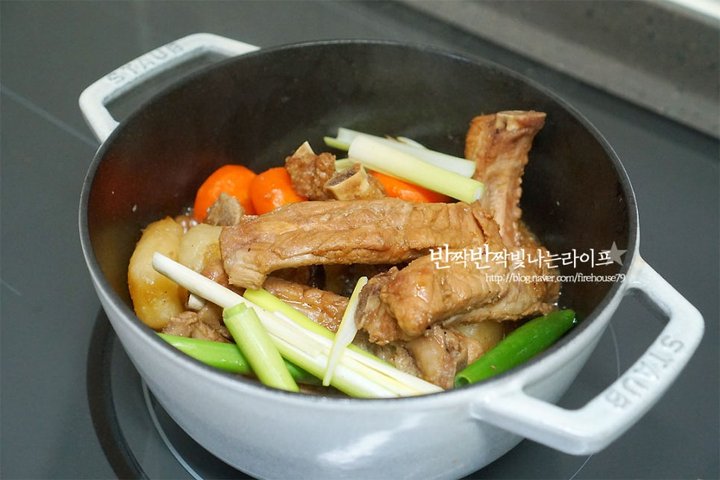단짠단짠 쫄깃한 간장등갈비찜 레시피 4인분 1시간 40분 완성 평점 4.8점(16) 레시피 이미지 - 10