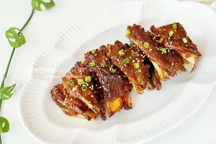 달콤 짭조름 쪽갈비구이 레시피 4인분 1시간 10분 완성 평점 4.8점(16) 레시피 이미지 - 1