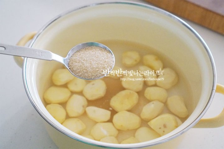 달달한 제철 밤라떼 레시피 3인분 55분 완성 평점 4.8점(28) 레시피 이미지 - 3