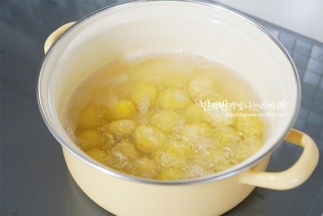 달달한 제철 밤라떼 레시피 3인분 55분 완성 평점 4.8점(28) 레시피 이미지 - 4