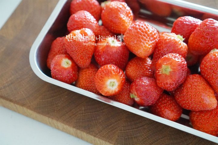 아이들이 좋아하는 달콤상큼 딸기라떼 레시피 8인분 25분 완성 평점 4.9점(27) 레시피 이미지 - 2