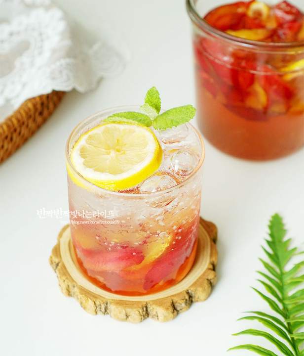 새콤달콤 색도 고운 자두청 레시피 2인분 20분 완성 평점 4.8점(33) 레시피 이미지 - 1