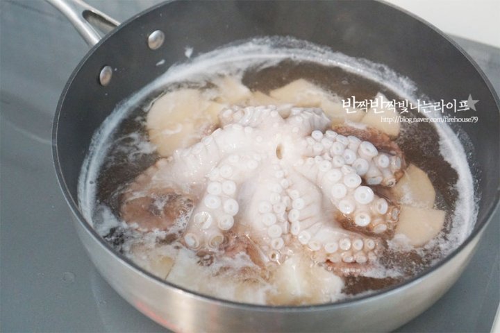 야들야들 탱탱한 문어숙회 레시피 3인분 25분 완성 평점 4.8점(19) 레시피 이미지 - 12