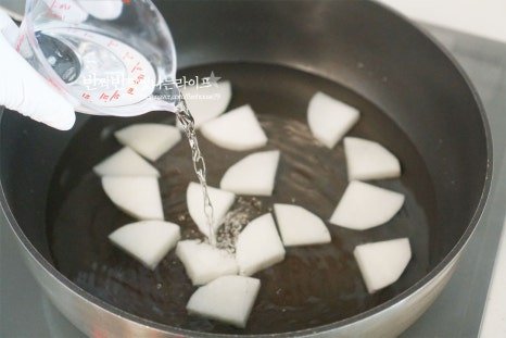 야들야들 탱탱한 문어숙회 레시피 3인분 25분 완성 평점 4.8점(19) 레시피 이미지 - 10