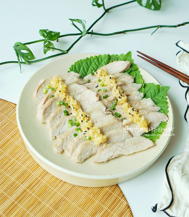 촉촉하고 부드러운 마늘보쌈 레시피 6인분 1시간 25분 완성 평점 4.7점(63) 레시피 이미지 - 1