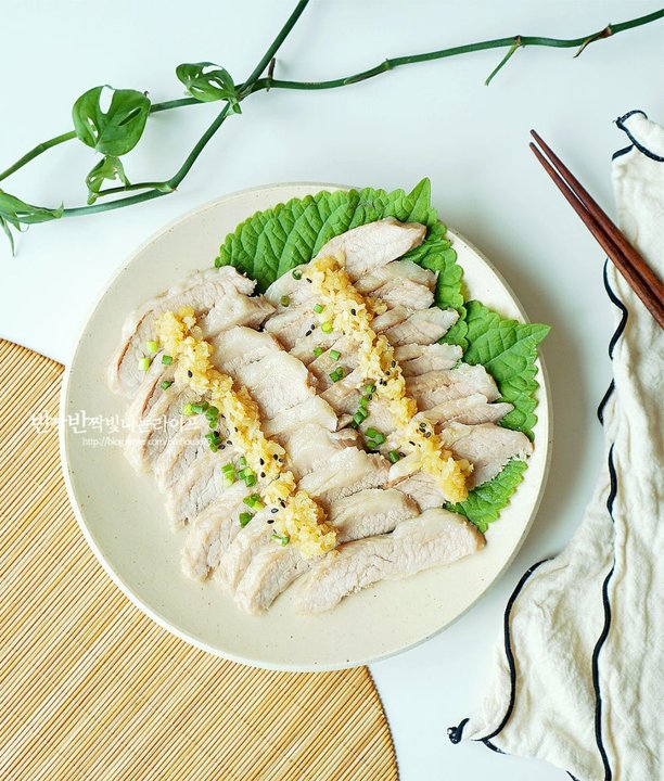 촉촉하고 부드러운 마늘보쌈 레시피 6인분 1시간 25분 완성 평점 4.7점(63) 레시피 이미지 - 12