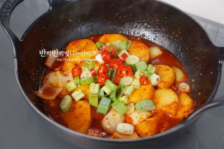 부드럽고 든든한 매운감자조림 레시피 2인분 40분 완성 평점 4.8점(54) 레시피 이미지 - 11