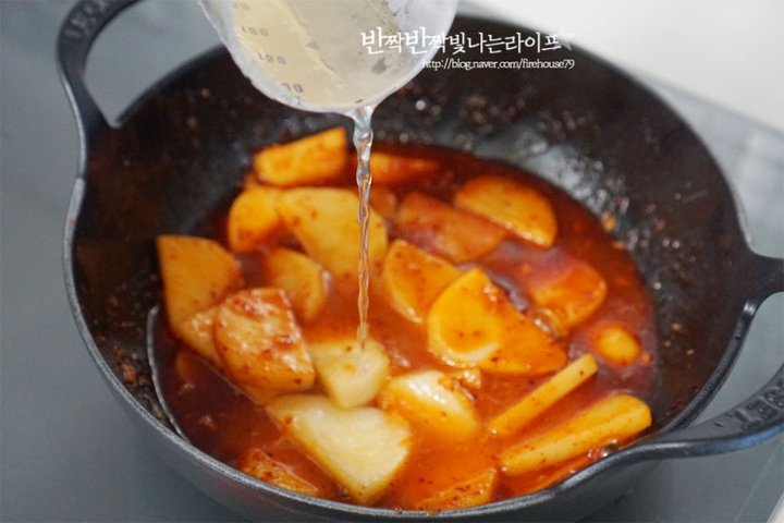 부드럽고 든든한 매운감자조림 레시피 2인분 40분 완성 평점 4.8점(54) 레시피 이미지 - 8