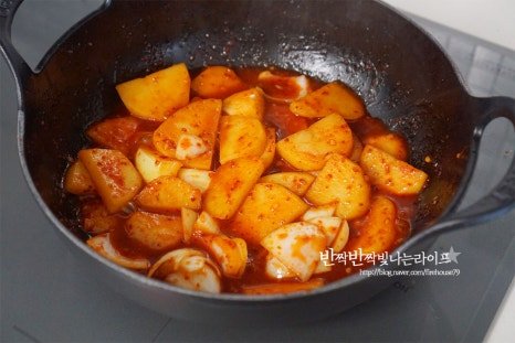 부드럽고 든든한 매운감자조림 레시피 2인분 40분 완성 평점 4.8점(54) 레시피 이미지 - 10