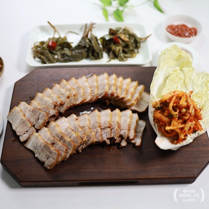 겉쫀속촉 돼지수육 보쌈 레시피 4인분 1시간 45분 완성 평점 4.8점(54) 레시피 이미지 - 1