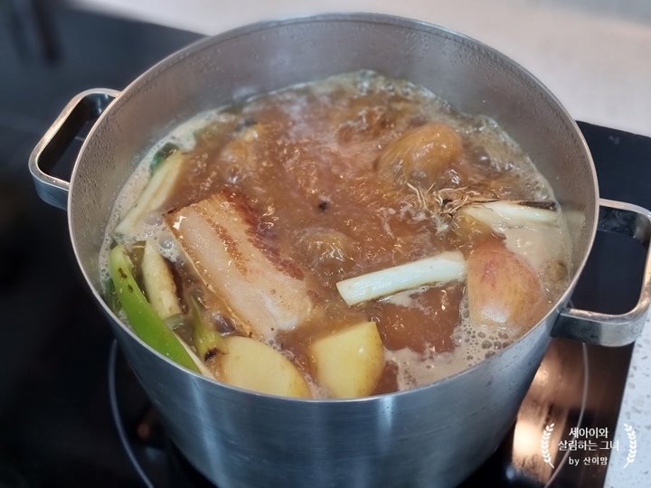 겉쫀속촉 돼지수육 보쌈 레시피 4인분 1시간 45분 완성 평점 4.8점(54) 레시피 이미지 - 7