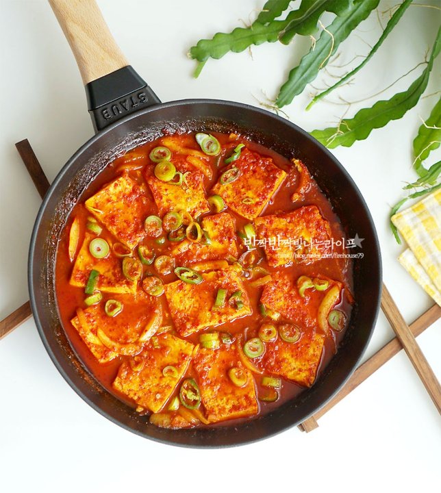 매콤칼칼 두부두루치기 대전 두루치기 레시피 2인분 30분 완성 평점 4.7점(94) 레시피 이미지 - 1