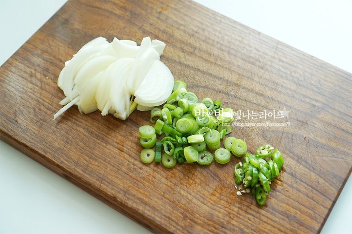 매콤칼칼 두부두루치기 대전 두루치기 레시피 2인분 30분 완성 평점 4.7점(94) 레시피 이미지 - 3