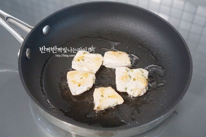 담백하고 고소한 맛의 두부 유부초밥 레시피 4인분 30분 완성 평점 4.7점(78) 레시피 이미지 - 5