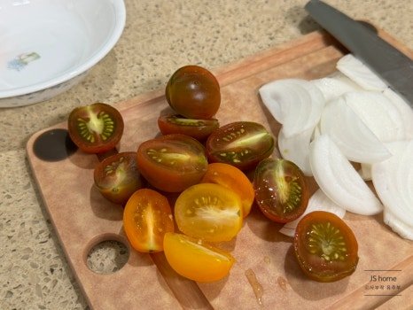 감칠맛 가득 해물 토마토 스파게티 레시피 1인분 20분 완성 평점 4.7점(28) 레시피 이미지 - 3