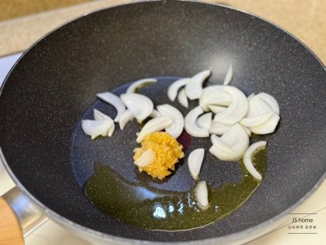 감칠맛 가득 해물 토마토 스파게티 레시피 1인분 20분 완성 평점 4.7점(28) 레시피 이미지 - 5