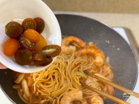 감칠맛 가득 해물 토마토 스파게티 레시피 1인분 20분 완성 평점 4.7점(28) 레시피 이미지 - 8