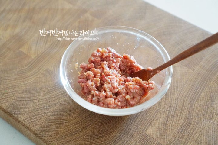 재료를 다채롭게 맛볼 수 있는 소고기볶음밥 레시피 2인분 25분 완성 평점 4.8점(43) 레시피 이미지 - 3