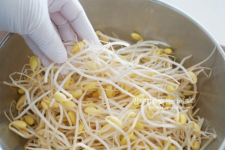 고소한 하얀 콩나물무침 레시피 3인분 20분 완성 평점 4.8점(92) 레시피 이미지 - 2