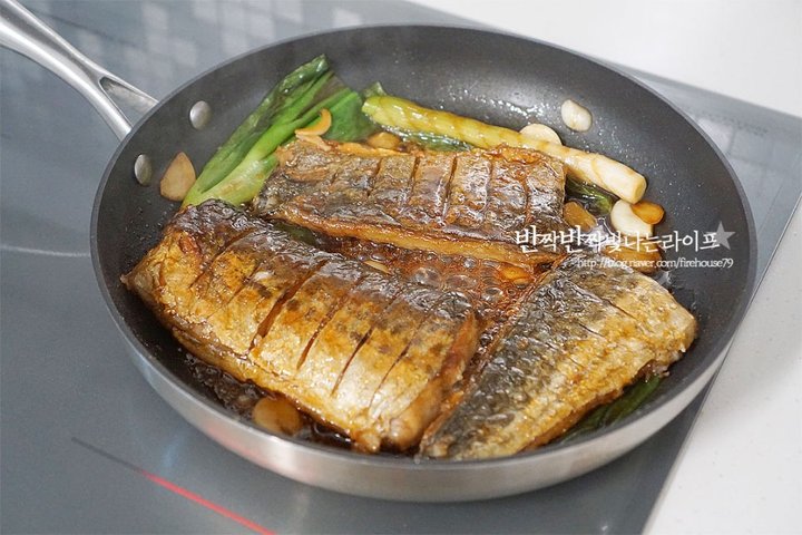 겨울 별미로 제철인 간장삼치조림 레시피 2인분 40분 완성 평점 4.7점(55) 레시피 이미지 - 10