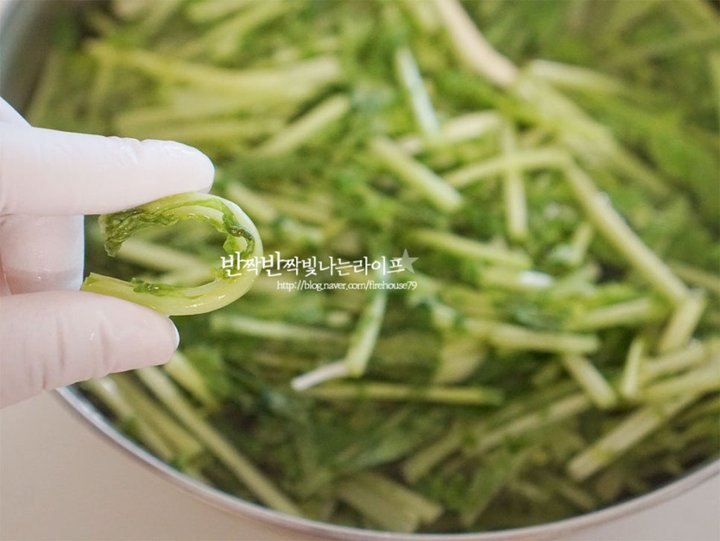 시원하고 아삭한 열무김치 레시피 4인분 30분 완성 평점 4.8점(41) 레시피 이미지 - 8